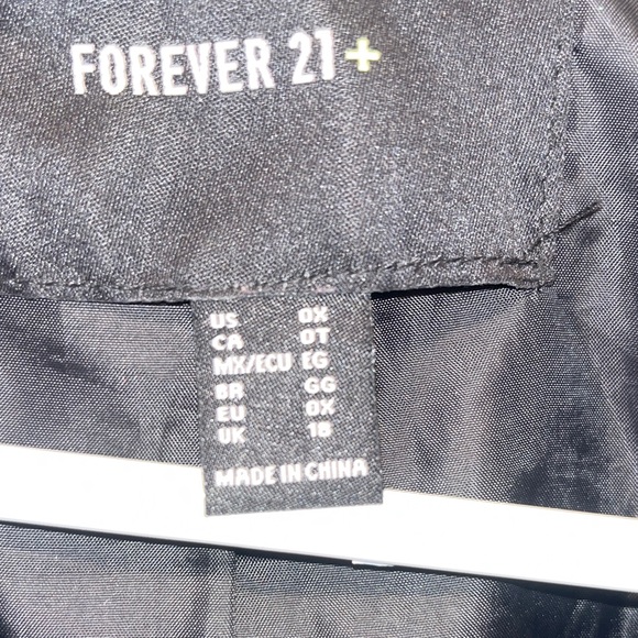 Forever 21+Women’s Black High Gloss Faux Leather Zipper Moto Jacket Size 14 NWOT - Picture 9 of 10